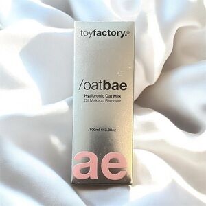 Toy Factory Oat Bae Hyaluronic Oat Milk Oil Makeup Remover